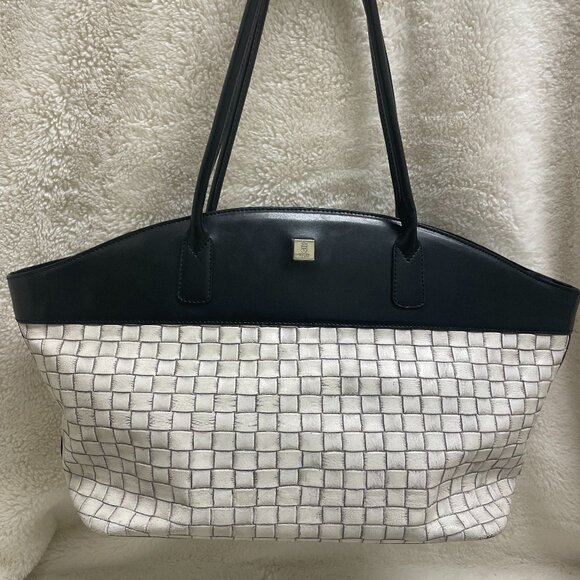 Beautiful, Sophisticated Black/Cream 2-toned Leather Woven Textured Purse by Kem - Picture 1 of 14